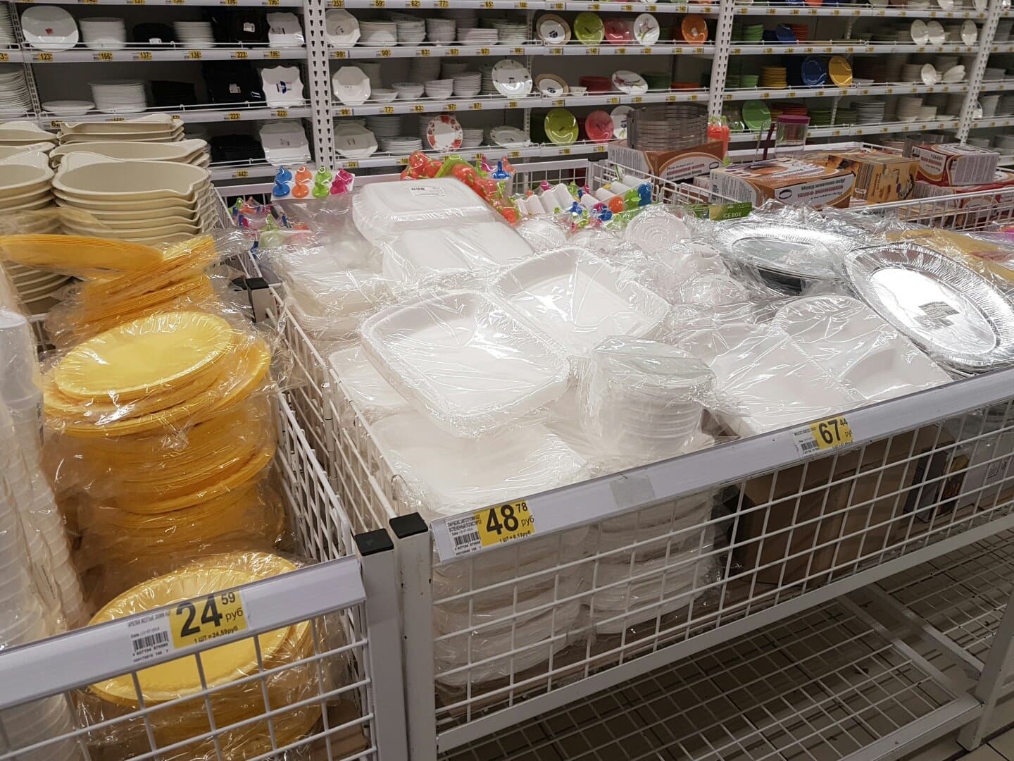 Одноразовая посуда адреса магазинов. Магазин одноразовой посуды. Магазин упаковки и одноразовой посуды. Склад одноразовой посуды. Склад пластиковой посуды.